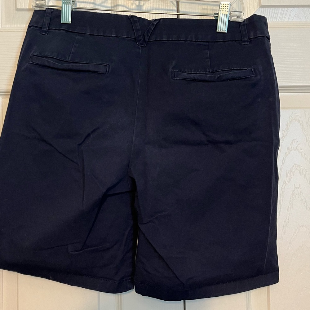 Gap Shorts - Picture 3 of 3